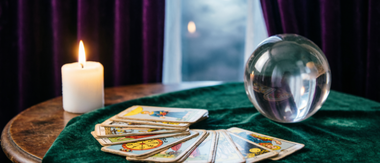 Нужна ли я ему? Гадание онлайн на картах Таро